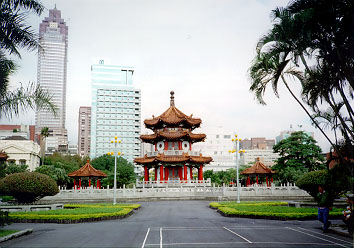 ��񔪋I�O�����ƐV���O�z